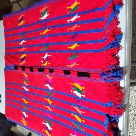 Vintage Handwoven Tzute Red with Animals 32" x 45" Fringed Sz. OS Shawl Cape - Picture 3 of 7